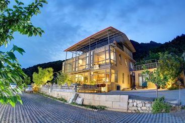 פנסיון Yi Jing. Ban Shan