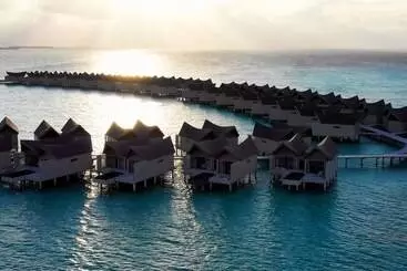Hotel Kuredhivaru Resort & Spa Maldives