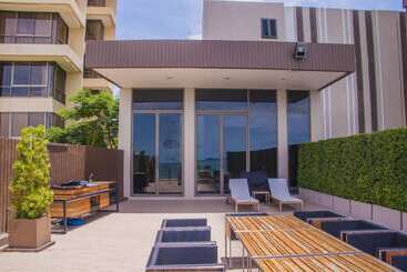 Huoneisto Baan Plai Haad Beachfront Condominium