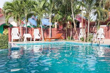 여관 Zen Rooms Chaofa Nok