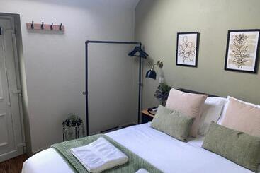 Пансион Blue Ball Inn, Sandygate, Exeter