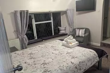 ペンション Cwmbach Guest House