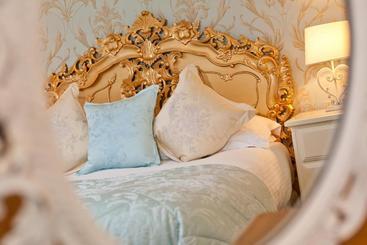 פנסיון Chestnuts Guest House