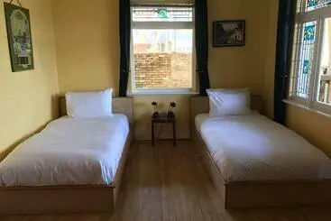 هاستل The Inn At Tough City