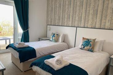 酒店 The Harbour Bar & Bistro