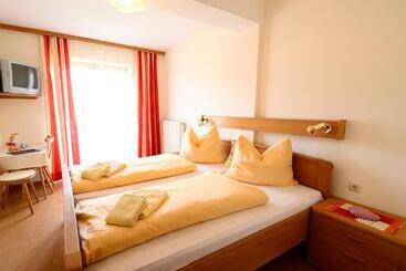 ホテル Erlebnisbauernhof Urak