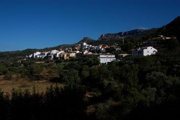 פנסיון Pensión El Pirineo