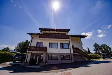 ペンション Haus Charlie