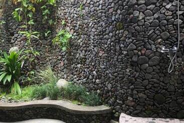 膳宿费 Nirarta Center For Living Awareness