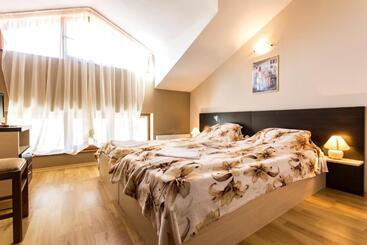 Top Lodge Apartments