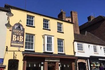 ペンション Bridge View Guest House