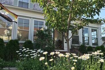 پانسیون Charm