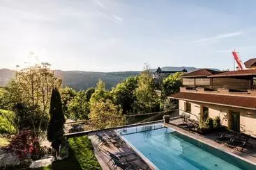 Presulis Hideaway Apartments & Restaurant