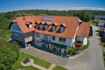 Пансион Kirschberghof Gästehaus Und Weinverkauf