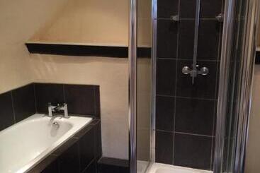 ユースホステル The Half Moon Inn