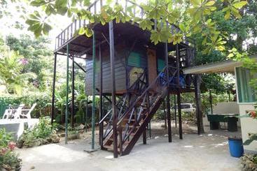 پانسیون Tbird On The Cliffs