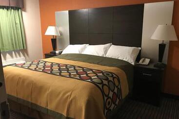 הוסטל Bay Hill Inns & Suites