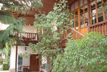 بنسيون Chakarova Guest House