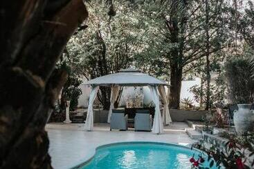 פנסיון The Symphony Guest House