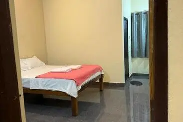 هتل Omisha Beach Stay Just A 2 Minute Walk To The Beach