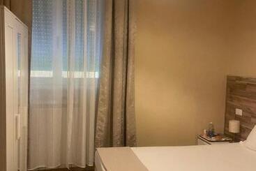 تختخواب و صبحانه Paradise Inn