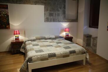 Pensió Al Libro Letto