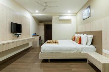 Monk S Nirvanaa Hotel & Resort