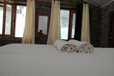 Hotel Silent Valley  Alchauna Kumaoni House Along River Kalsa