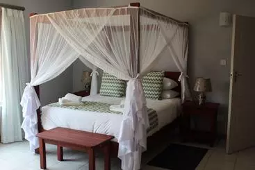 استراحتگاه Tlou Safari Lodge