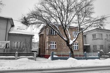 아파트호텔 Villa Centrum Apartmány S Raňajkami A Saunou