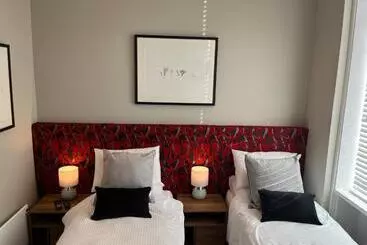 Alberg Crown And Cushion Appleby