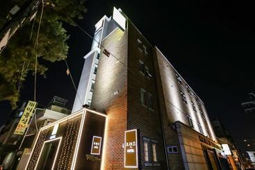 Hotel Brown Dot Cheongju