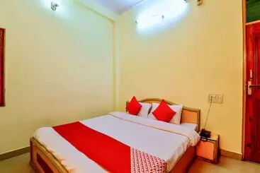 Hotel Oyo 29302 Besillio Grand