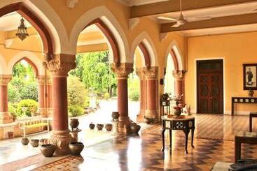 Hotel Bhanwar Vilas Palace