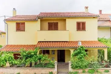 هتل Apartments Predrag