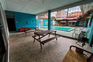 Pensió Chacruna Hostel