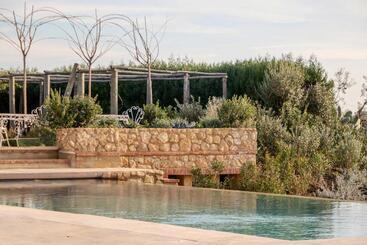 Отель Podere Le Mezzelune