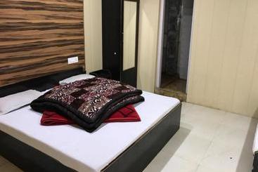 ホテル Goroomgo Neelam Raj Mallital, Nainital