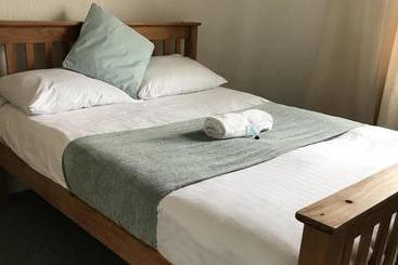 پانسیون Eastington House