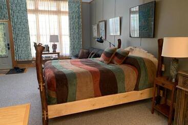 تختخواب و صبحانه Abe's Spring Street Guest House