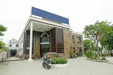 Oyo 16906 Hotel Balsons