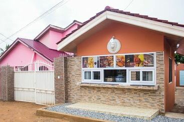 פנסיון Lexis Lodge