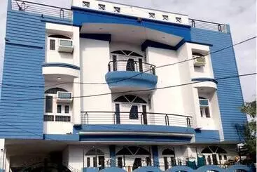 Hotel Crossroads