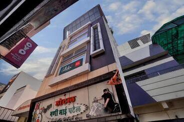 Oyo 23090 Hotel Mani Bhai Patel