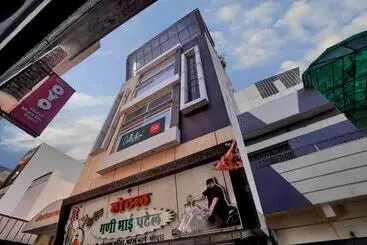 Oyo 23090 Hotel Mani Bhai Patel