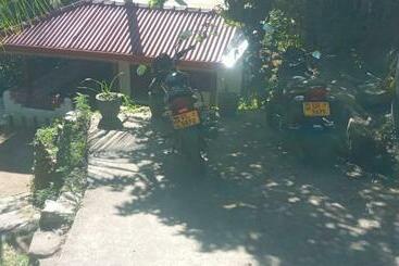 Hotel Induwara Guest