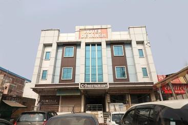 Oyo 24680 Hotel Devansh