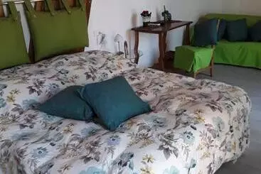 تختخواب و صبحانه La Casetta Di Giuci