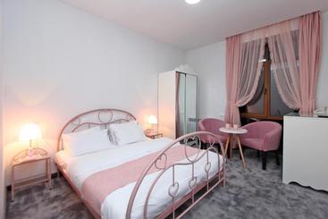 تختخواب و صبحانه Elis Hotel In Tsaghkadzor