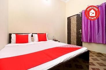 Hotelli Oyo 24992 Shiv House